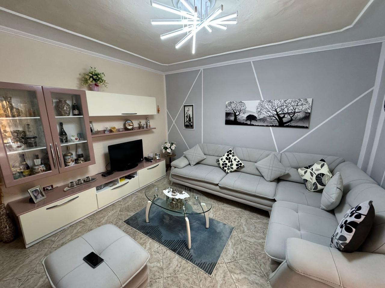 Kavaje,apartament 2+1 zona afer shkolles “Fiqiri Kurti”.