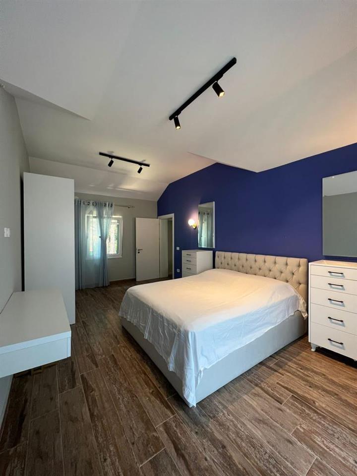 SHITET VILE NE QERRET SHUME PRANE DETIT !