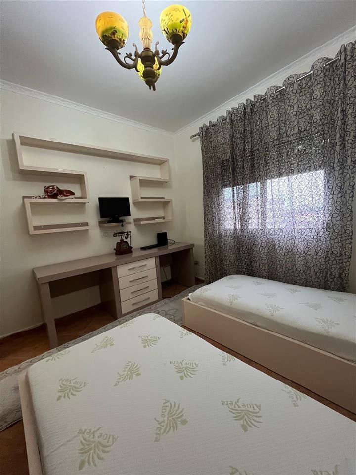 Shitet apartament 2+1+2 pran kazazit durres