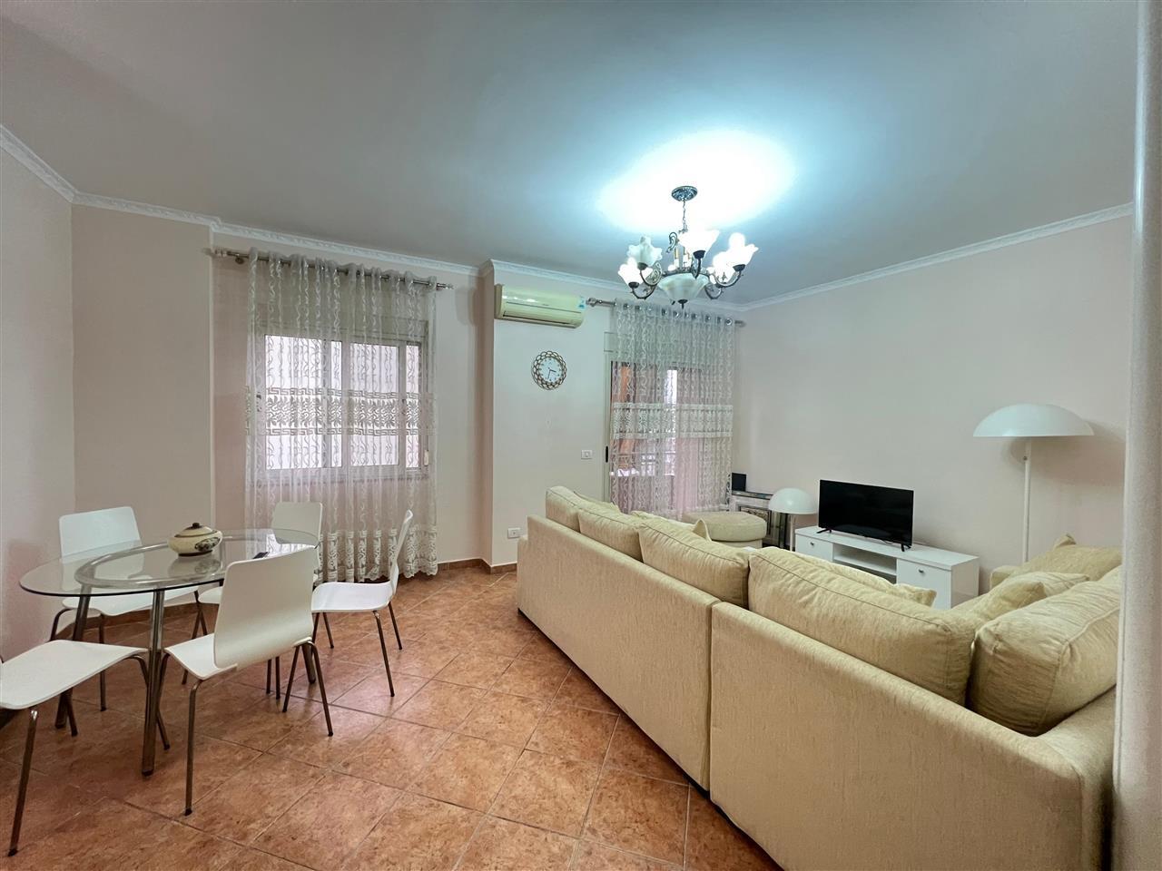 Shitet apartament 2+1+2 pran kazazit durres