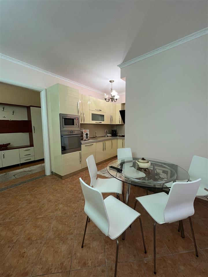 Shitet apartament 2+1+2 pran kazazit durres