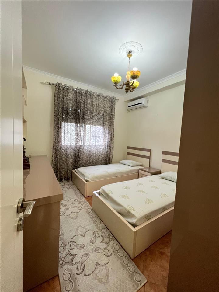 Shitet apartament 2+1+2 pran kazazit durres