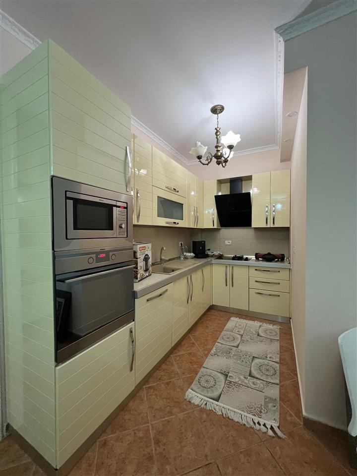 Shitet apartament 2+1+2 pran kazazit durres