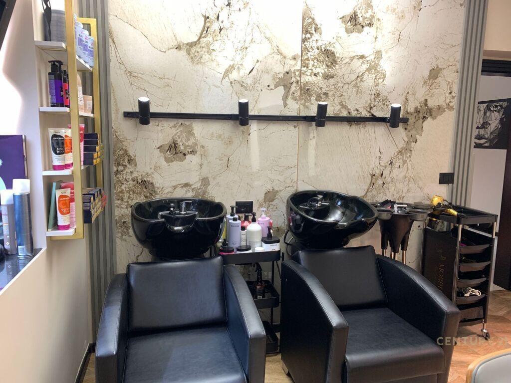 SHITET BIZNES SALLON BUKURIE TEK STADIUMI DINAMO!