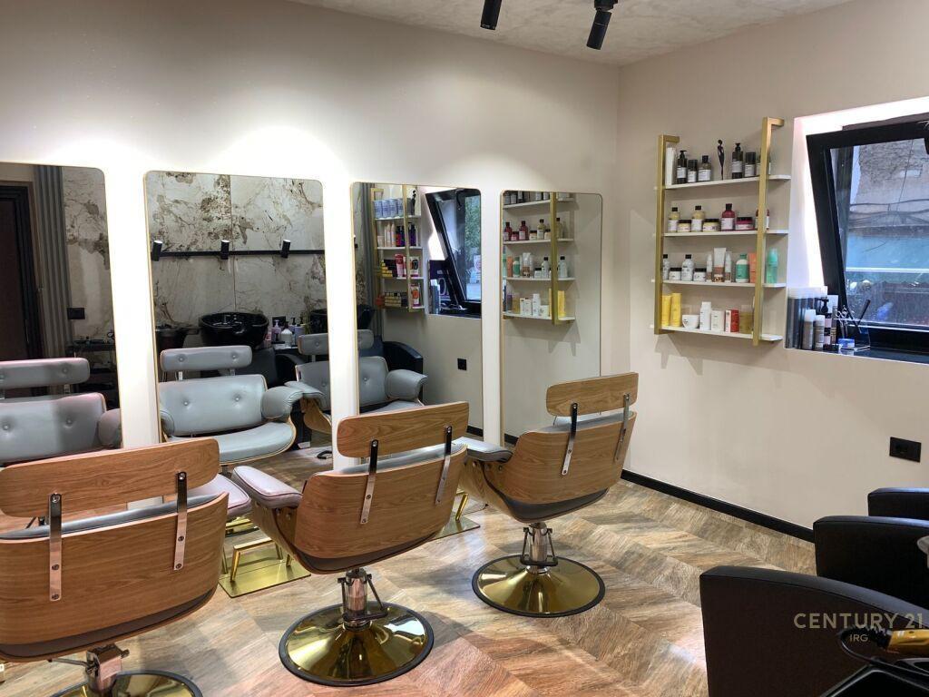 SHITET BIZNES SALLON BUKURIE TEK STADIUMI DINAMO!