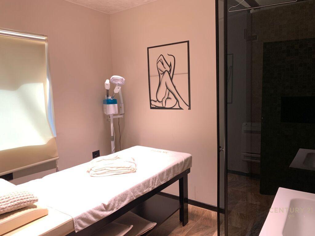 SHITET BIZNES SALLON BUKURIE TEK STADIUMI DINAMO!