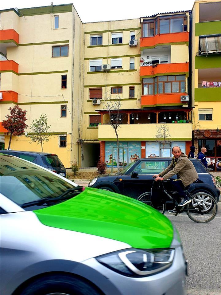 Shitet *Apartament 3+1kati 3 “15tetori Fier “