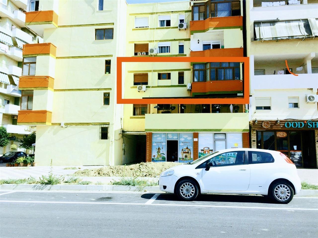 Shitet *Apartament 3+1kati 3 “15tetori Fier “