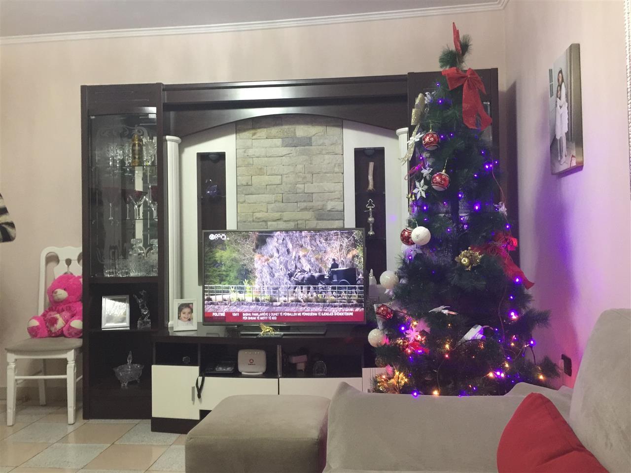 Shitet *Apartament 3+1kati 3 “15tetori Fier “