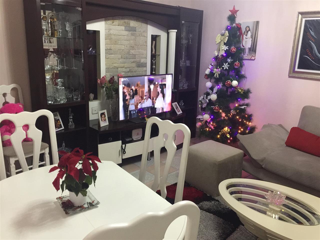 Shitet *Apartament 3+1kati 3 “15tetori Fier “