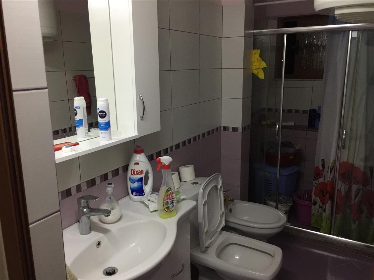 Shitet *Apartament 3+1kati 3 “15tetori Fier “