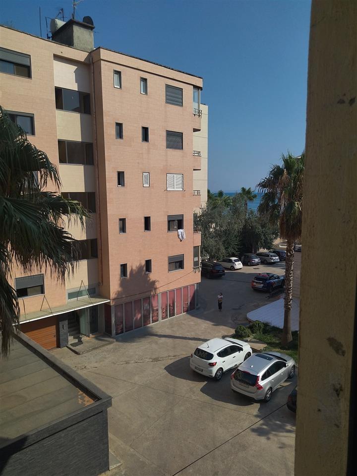 apartament prane royal plazh me pamje deti