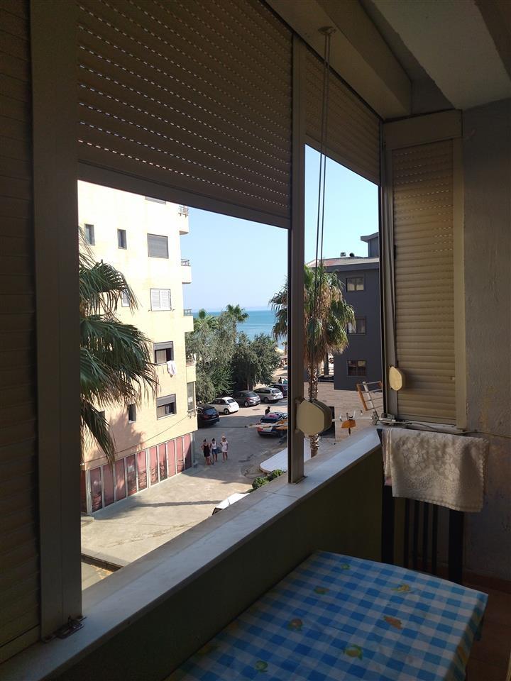 apartament prane royal plazh me pamje deti