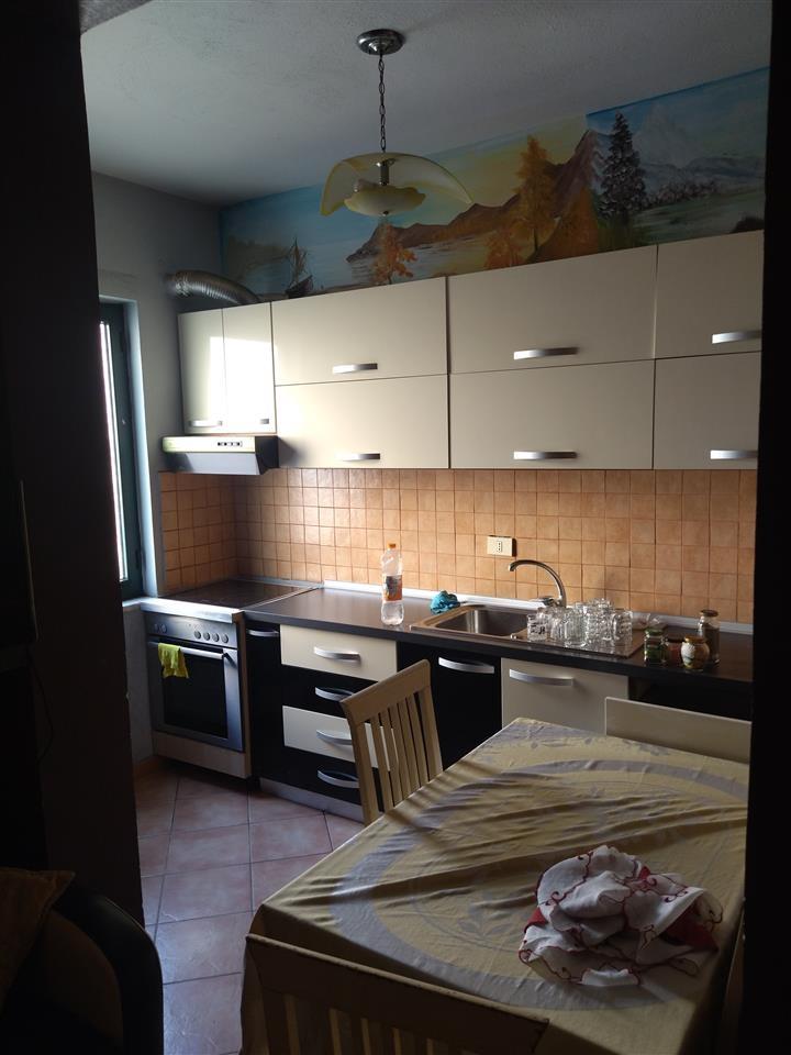 apartament prane royal plazh me pamje deti