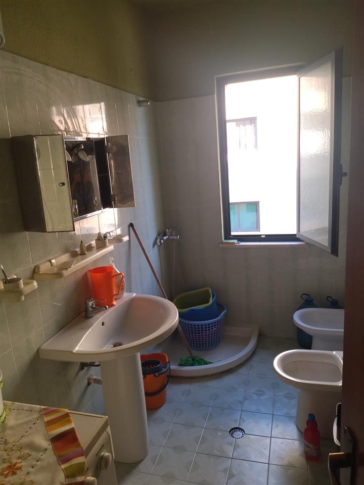 apartament prane royal plazh me pamje deti