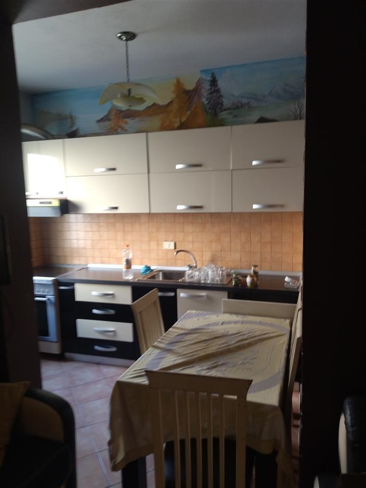 apartament prane royal plazh me pamje deti