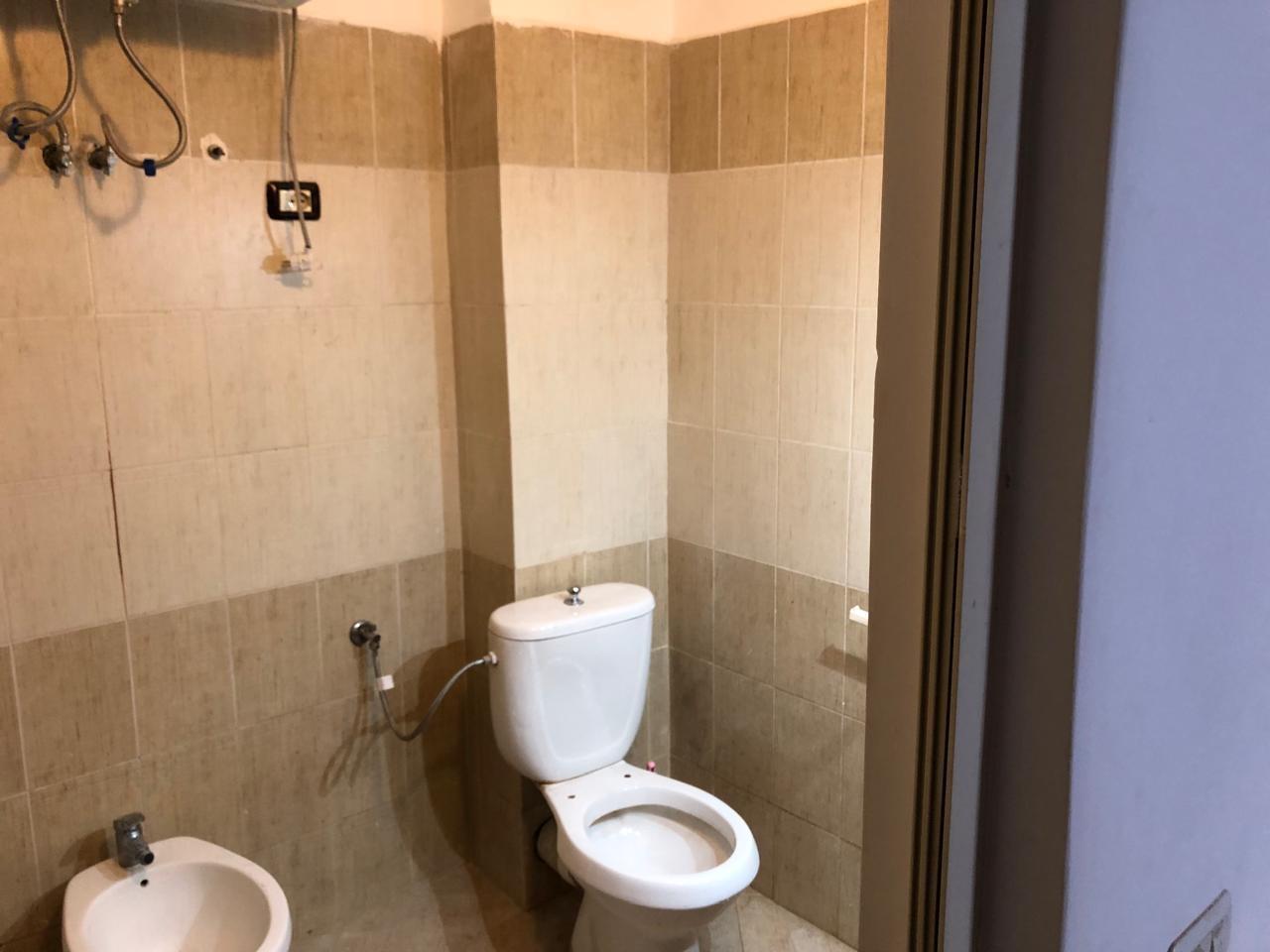 Jepet me qera mujore. Durres, Plazh.