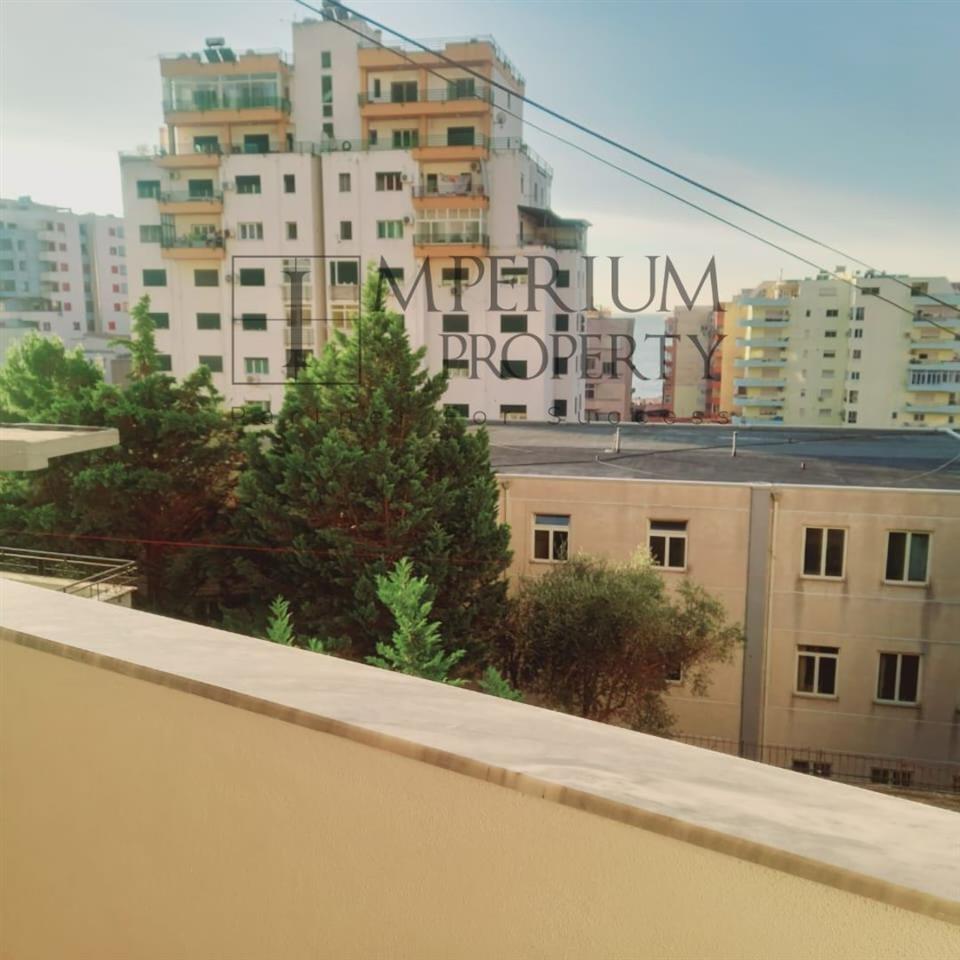 JEPET ME QIRA DURRES