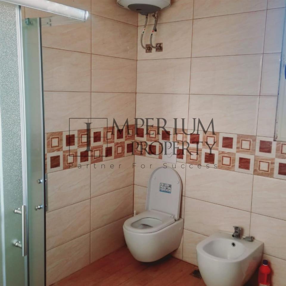 JEPET ME QIRA DURRES