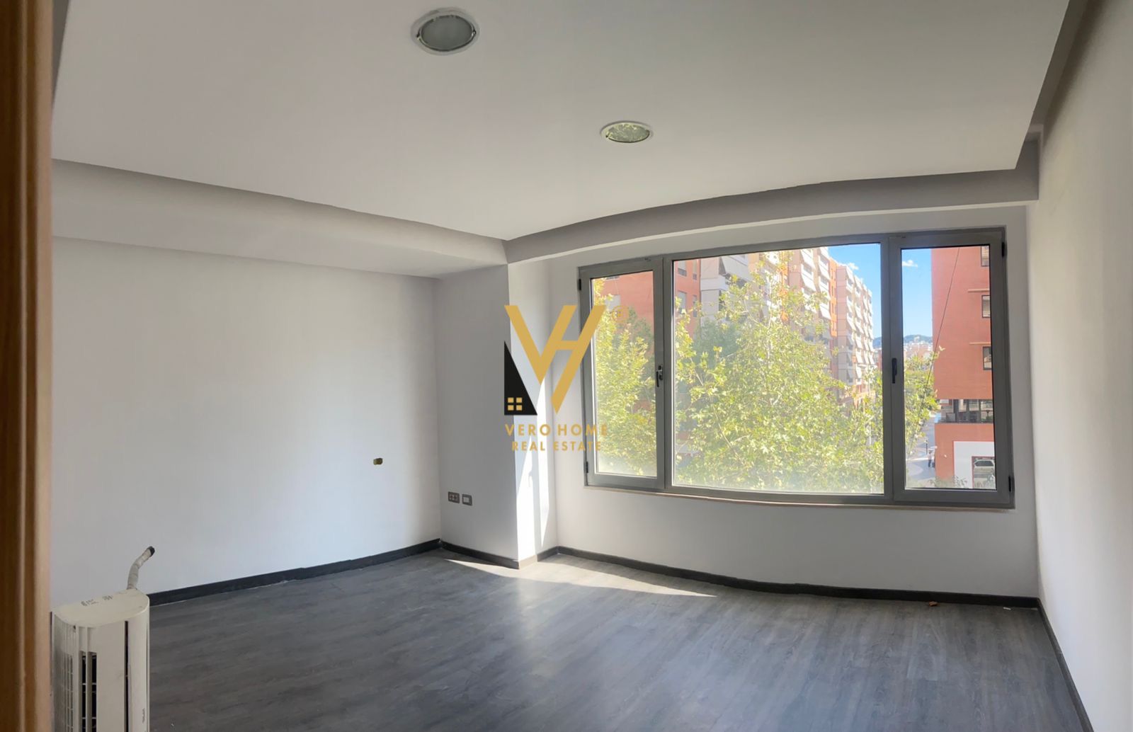 ZYRE 109 M2 ME QERA TE RRUGA E KAVAJES 800 EURO