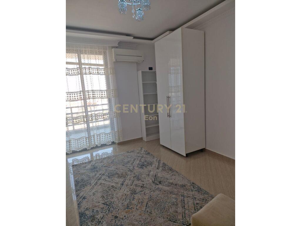 Jepet me qira super apartament 2+1+2 afer URT!