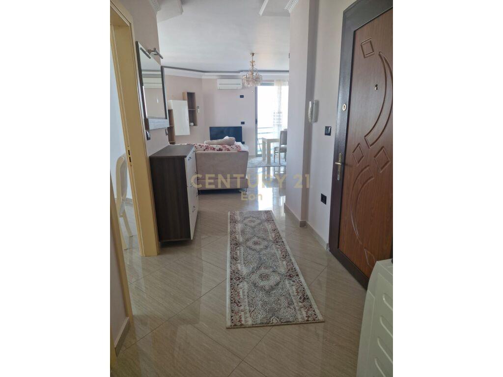 Jepet me qira super apartament 2+1+2 afer URT!