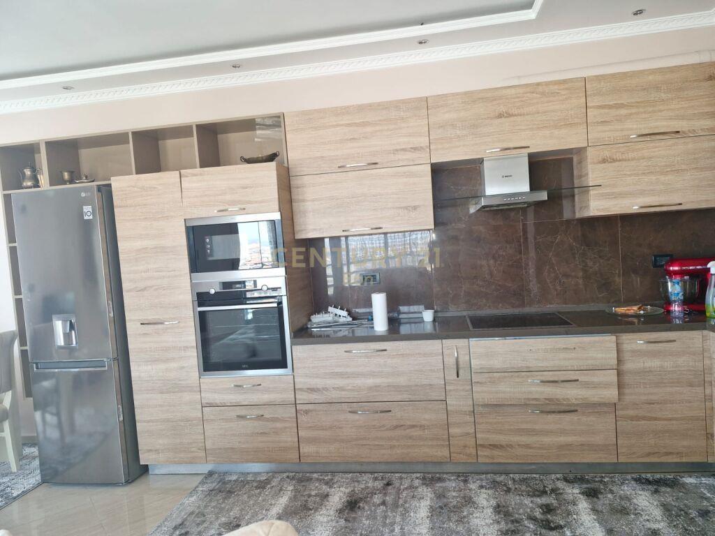 Jepet me qira super apartament 2+1+2 afer URT!