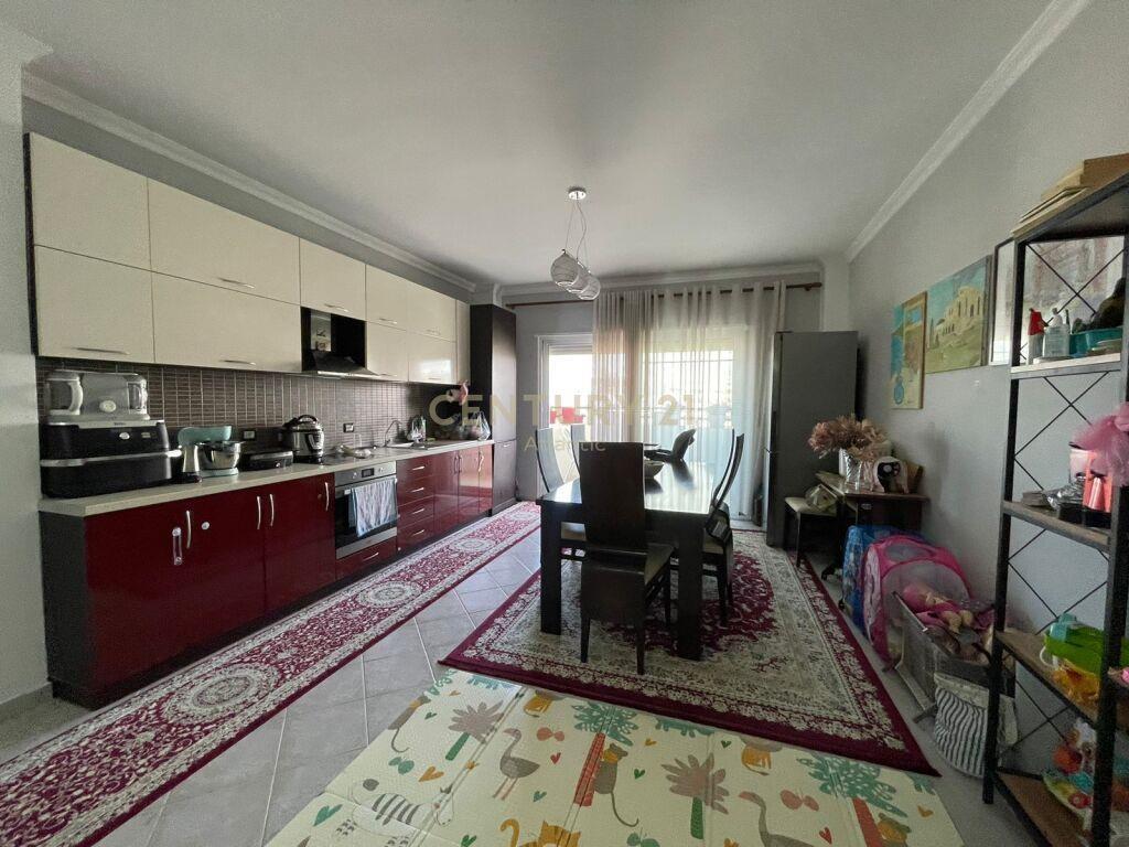 SHITET APARTAMENT 2+1+2T+2 BALLKONE PRANE SHKOLLES BAJRAM CU