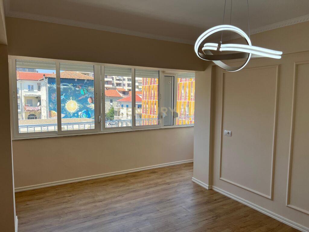 Apartament 2+1 në shitje te Rruga e re e Portit!