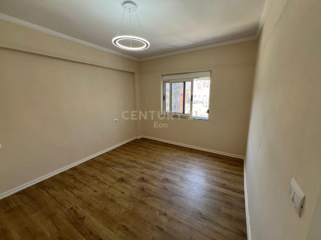 Apartament 2+1 në shitje te Rruga e re e Portit!