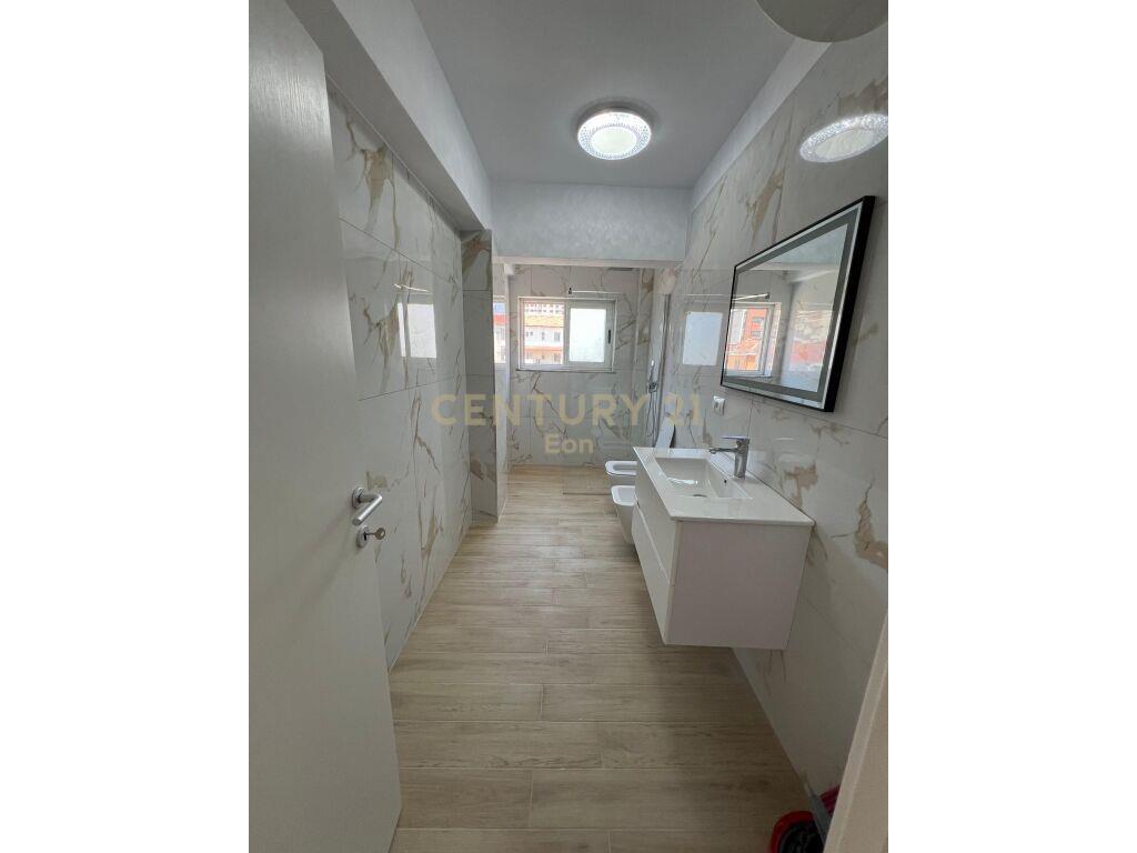 Apartament 2+1 në shitje te Rruga e re e Portit!