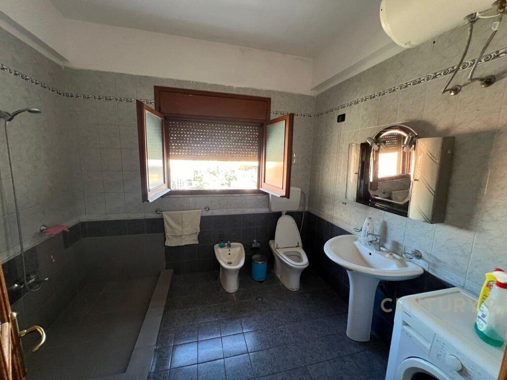 Apartament 2+1 me Qira në Qendra e Durrësit – 300€ | 85 m²