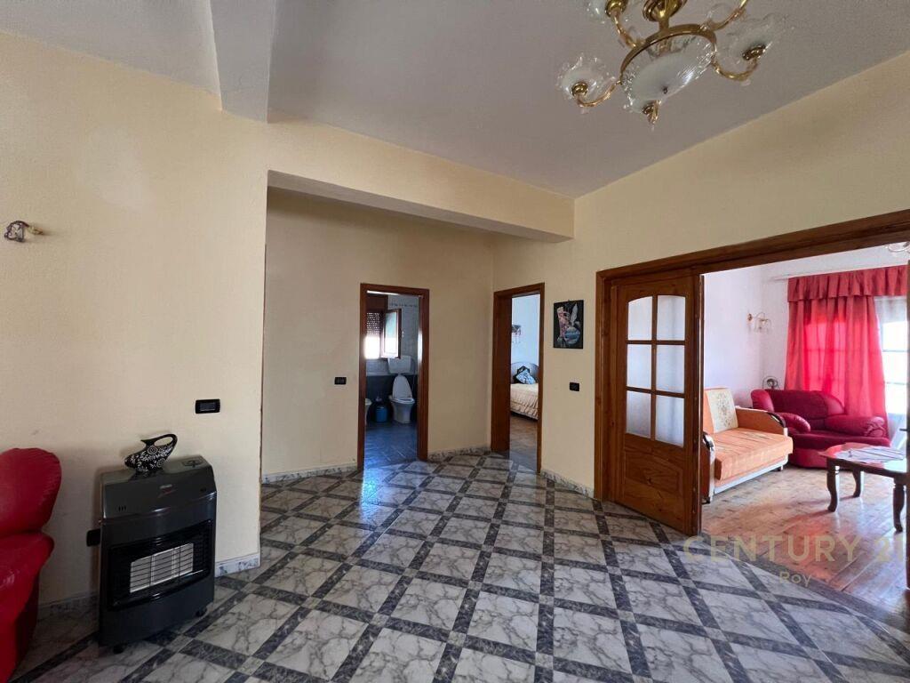 Apartament 2+1 me Qira në Qendra e Durrësit – 300€ | 85 m²