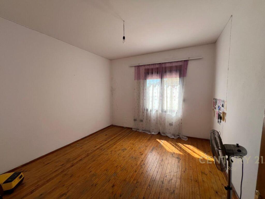 Apartament 2+1 me Qira në Qendra e Durrësit – 300€ | 85 m²