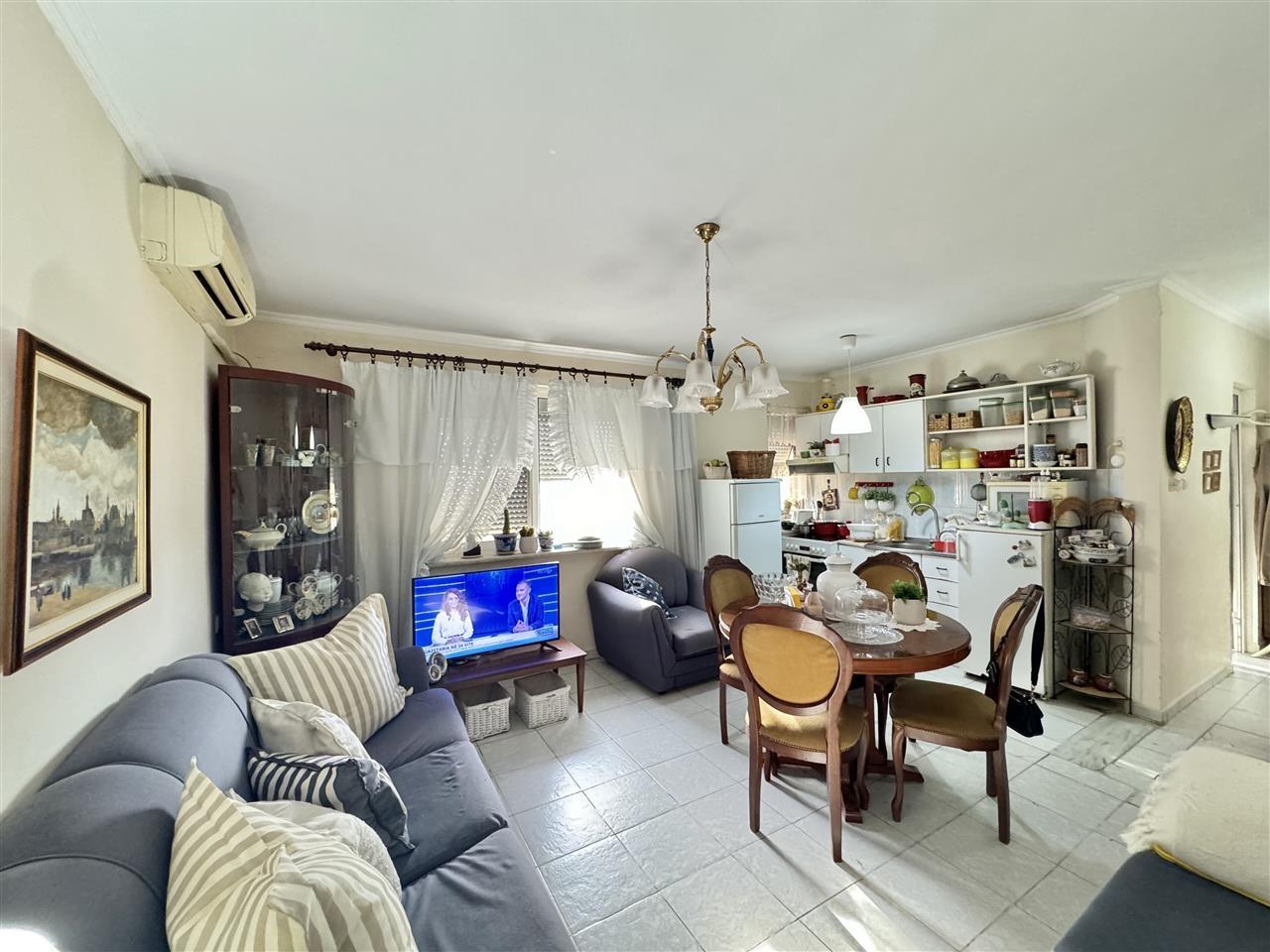 Shitet apartament 1+1 tek Brryli