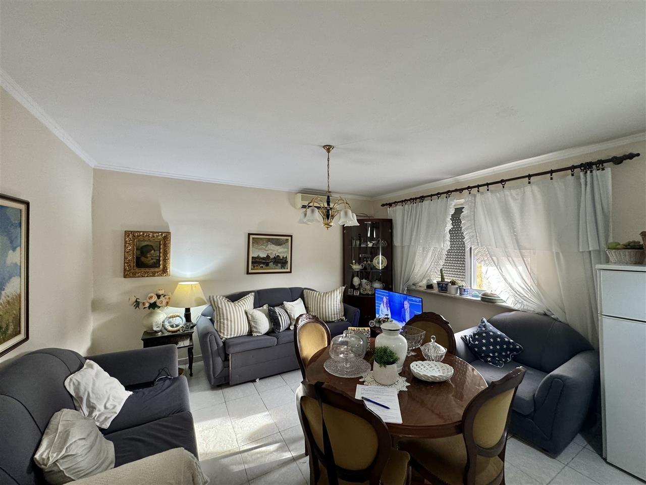 Shitet apartament 1+1 tek Brryli