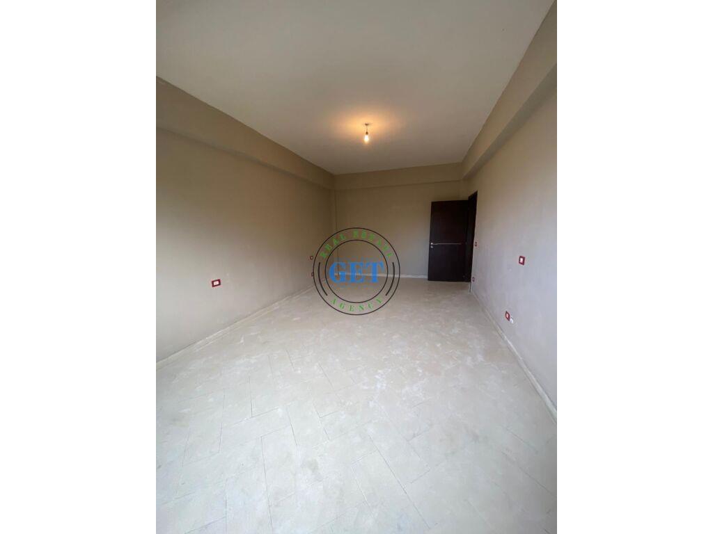 Shitet, Apartament 2+1,Prane Stadiumit,Durres!