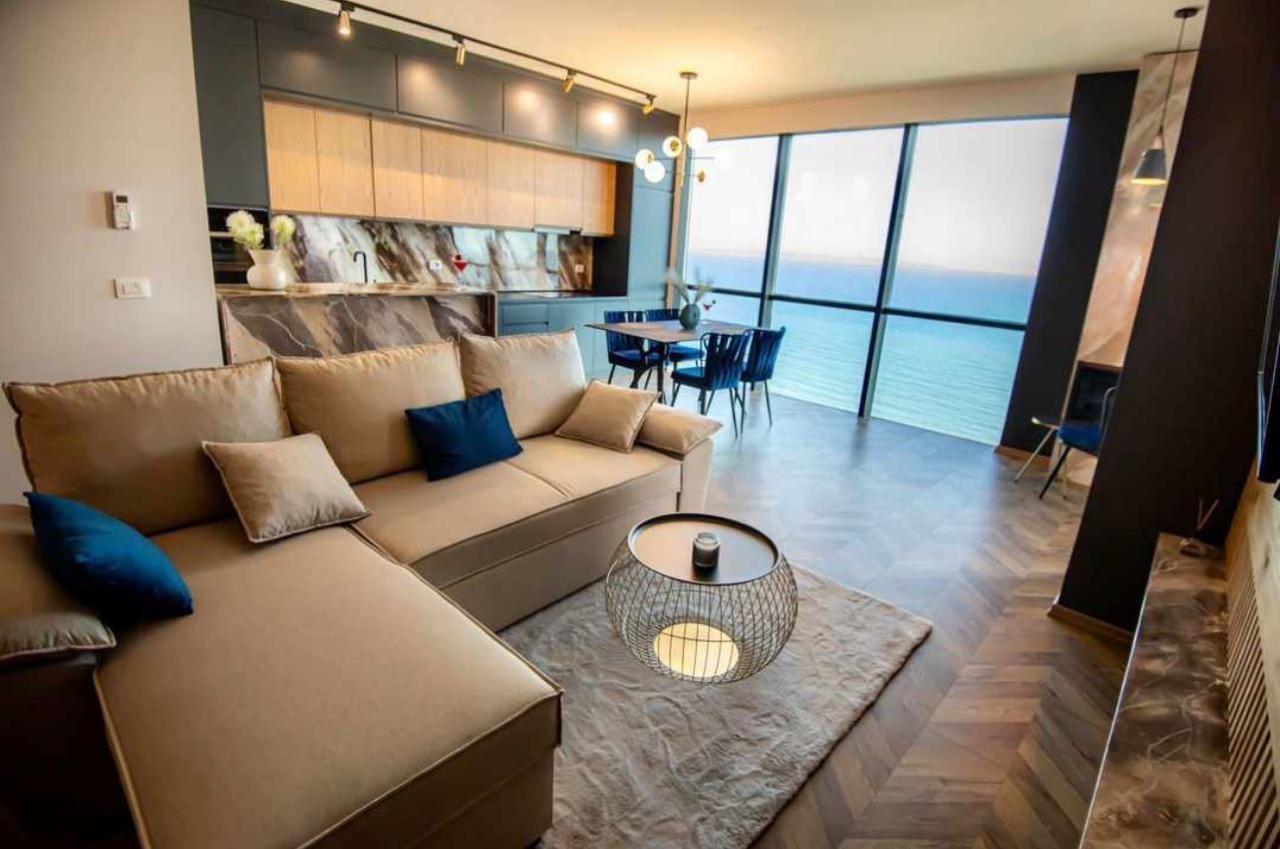 Shitet super apartament