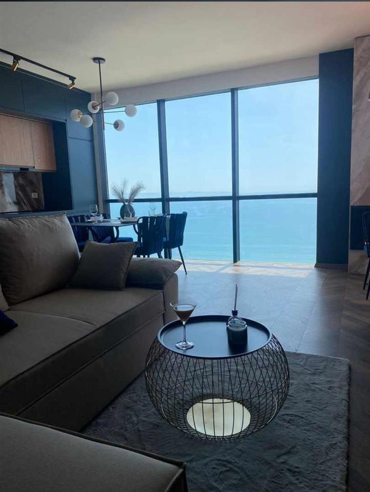 Shitet super apartament