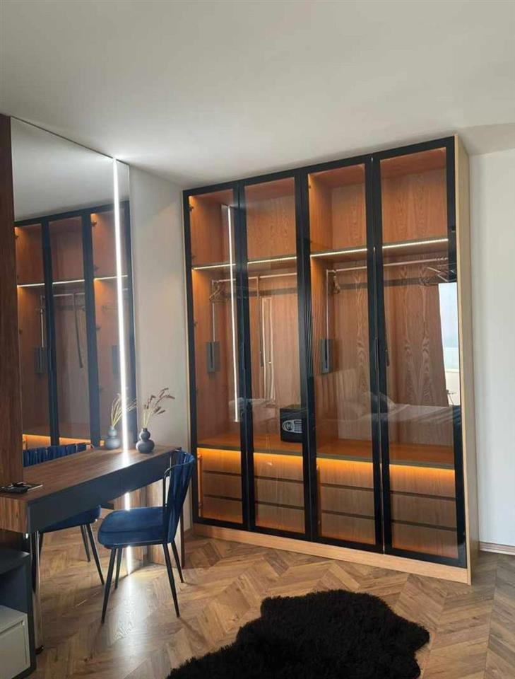 Shitet super apartament