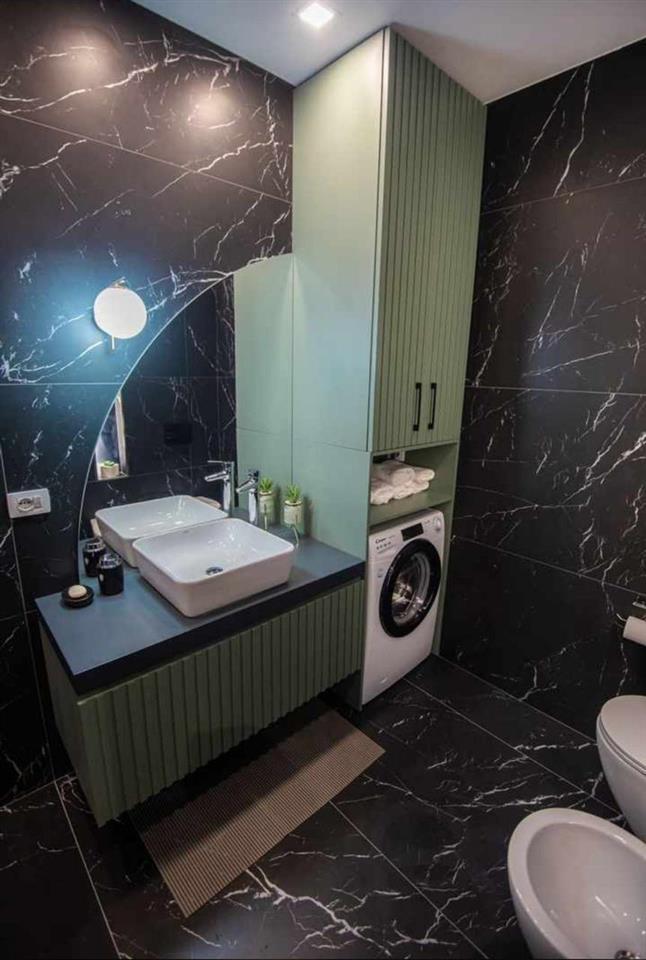 Shitet super apartament