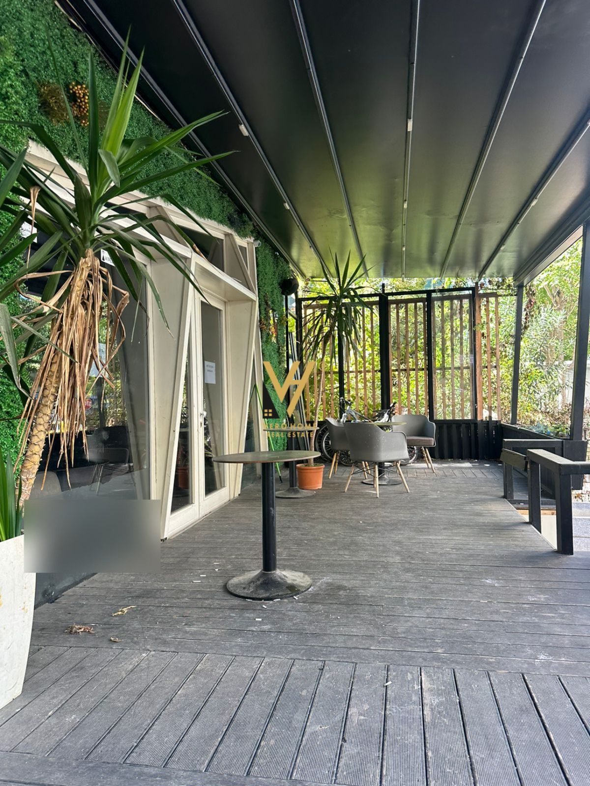 AMBIENT BIZNESI 150M2 ME QERA 21 DHJETORI 1.000 E