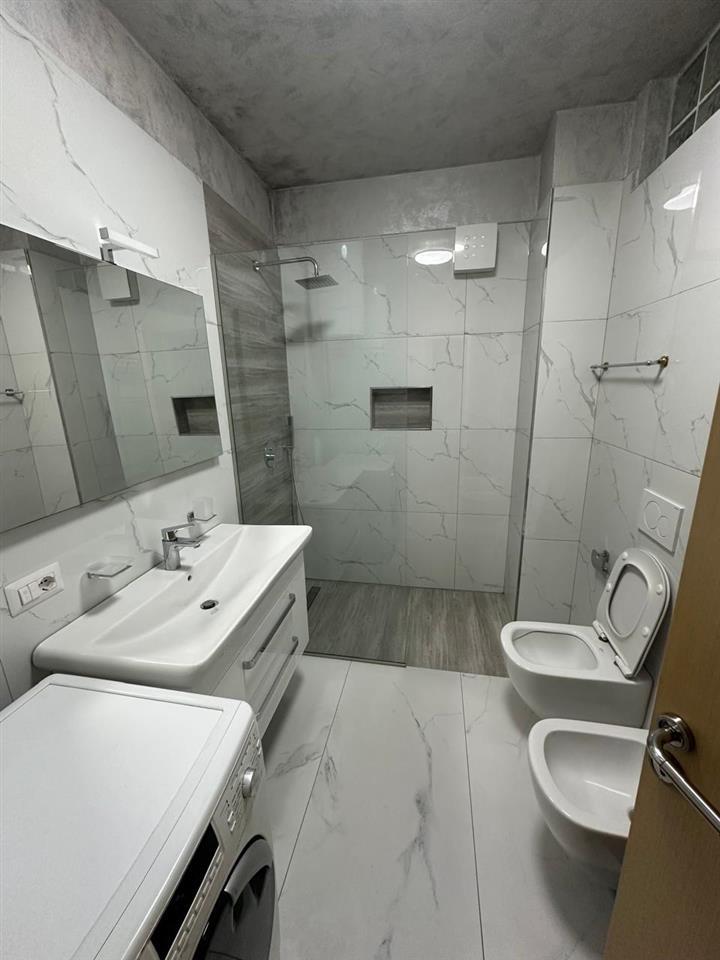 JEPET APARTAMENT 2+1 ME QERA TE POLICIA DURRES!