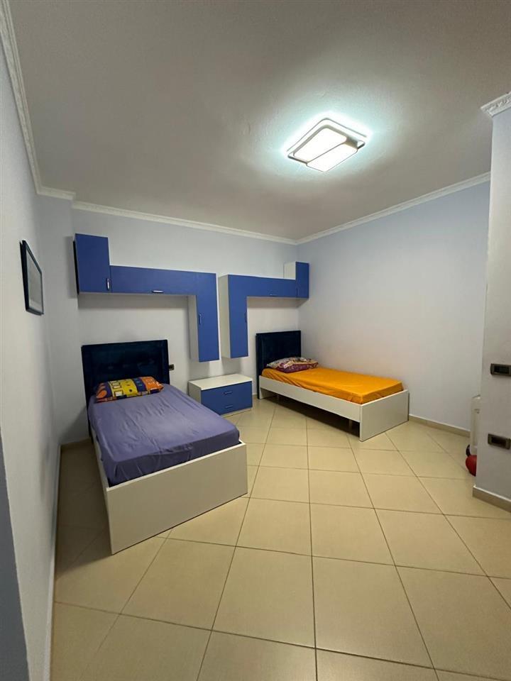 JEPET APARTAMENT 2+1 ME QERA TE POLICIA DURRES!