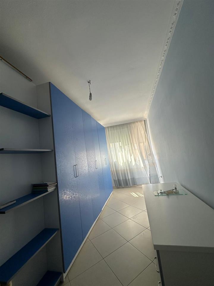 JEPET APARTAMENT 2+1 ME QERA TE POLICIA DURRES!