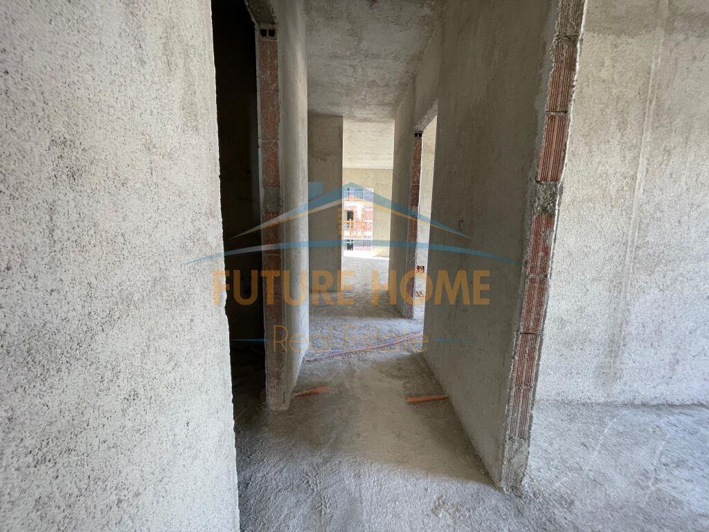 Shitet Apartament 3+1+2 Dogana