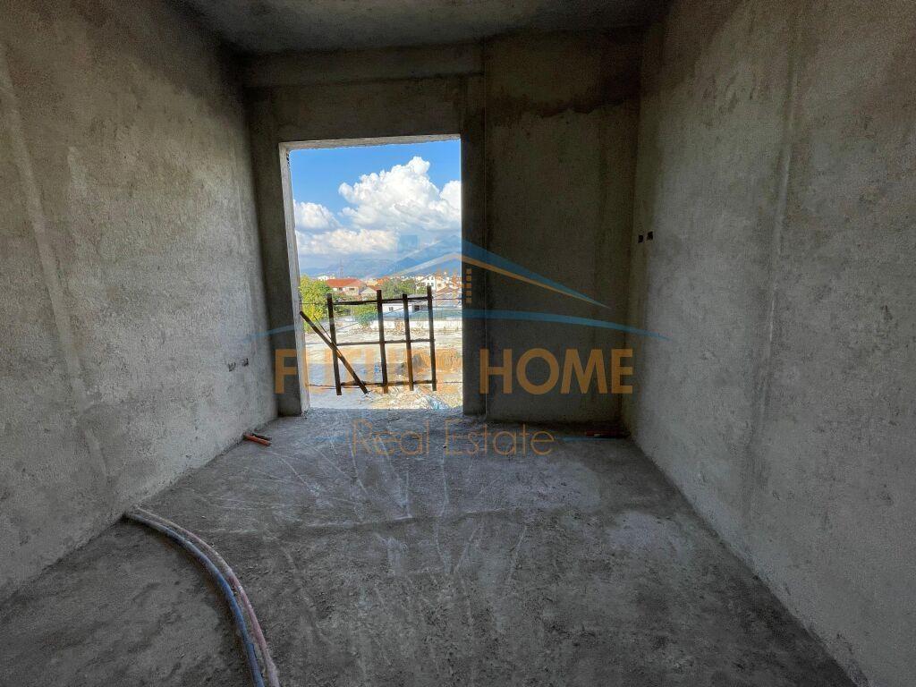 Shitet Apartament 3+1+2 Dogana