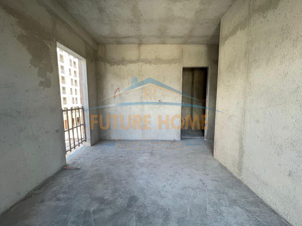 Shitet Apartament 3+1+2 Dogana