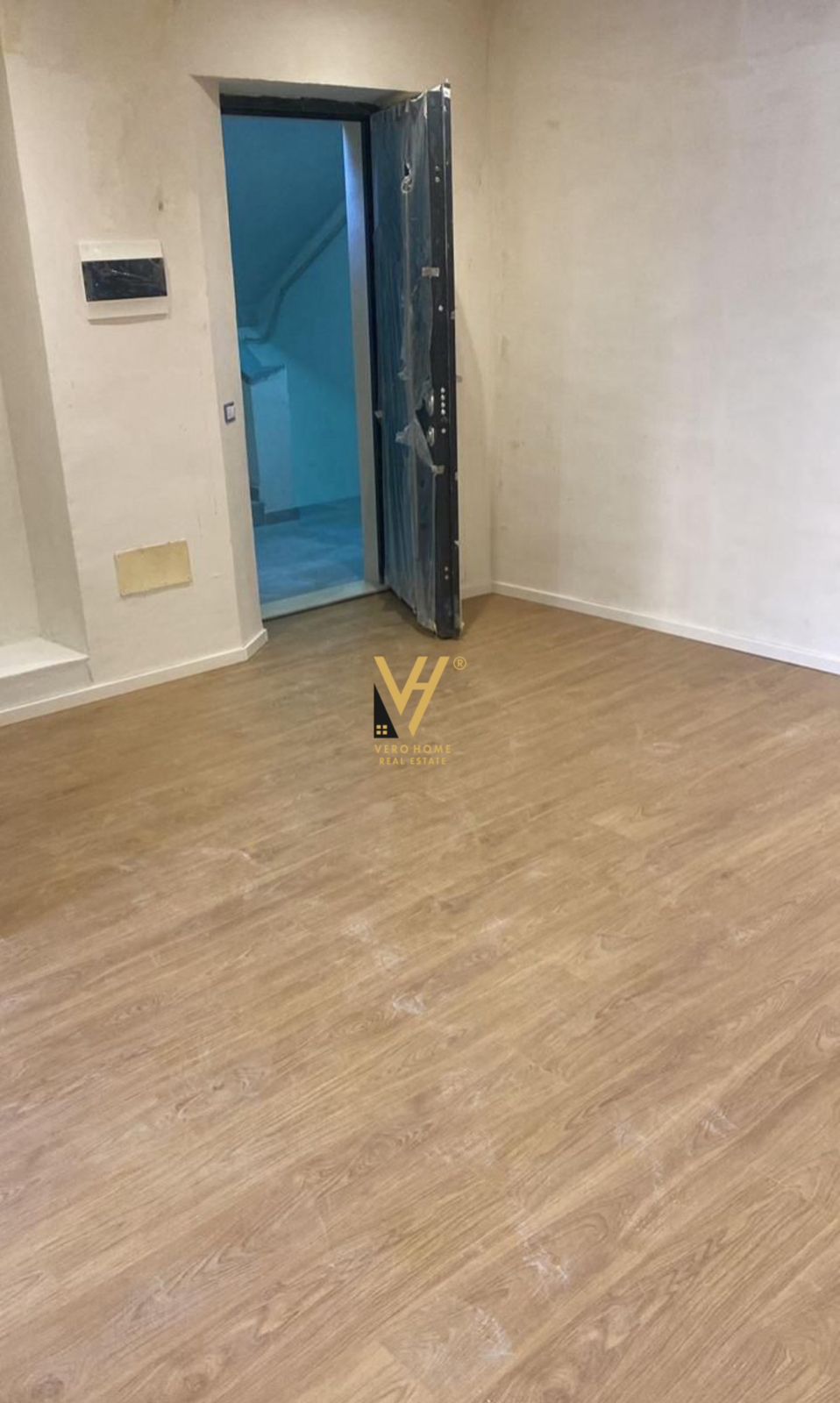 ZYRE 91 M2 ME QERA TE RRUGA KAVAJES 950 EURO