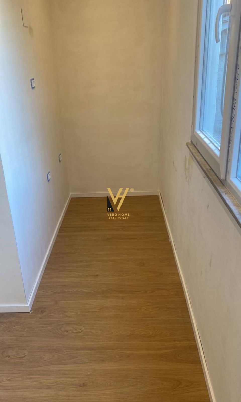 ZYRE 91 M2 ME QERA TE RRUGA KAVAJES 950 EURO